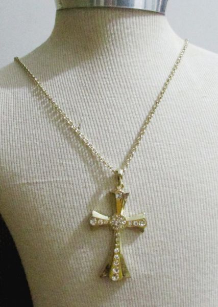 Crucifixo dourado com strass branco