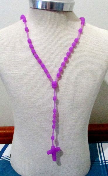 Colar terço de silicone roxo