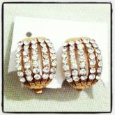 Brinco dourado com strass