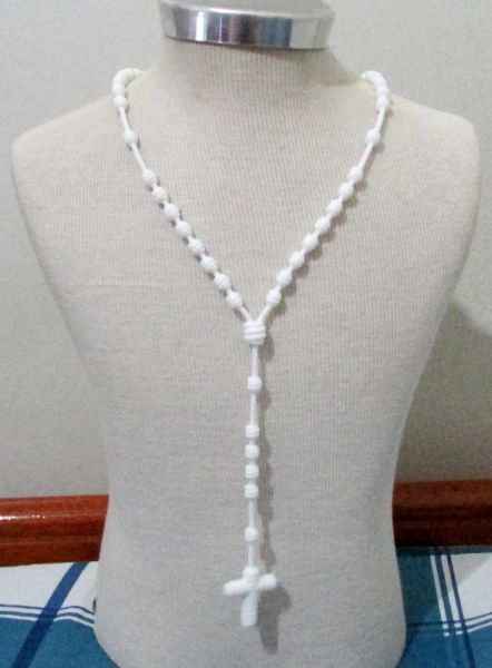 Colar terço de silicone branco