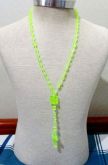 Colar terço de plastico amarelo neon