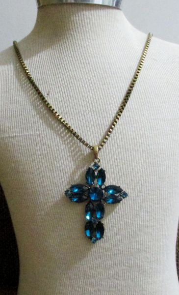Colar com cristal azul