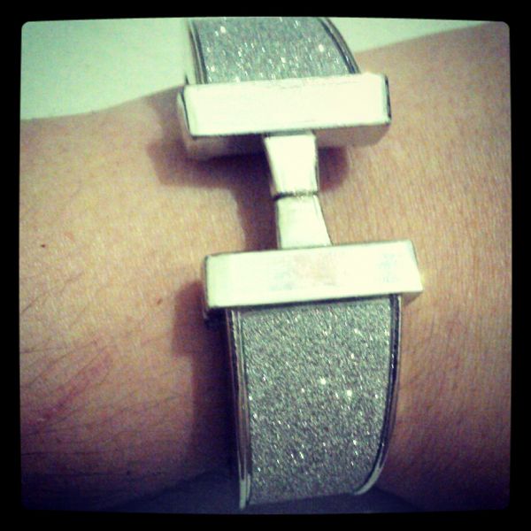 Pulseira de metal prateada