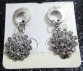 Brinco delicado com strass