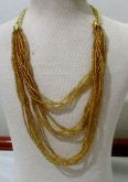 Colar de miçangas dourado