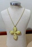 Crucifixo com pedras drusas brancas