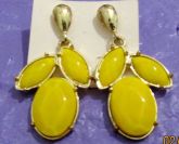 Brinco amarelo