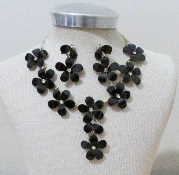 Conjunto flores pretas