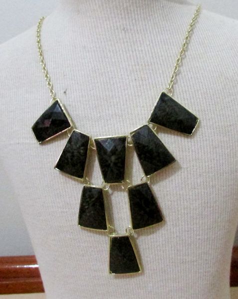 colar preto