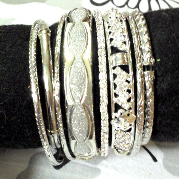 Kit de pulseiras prateadas
