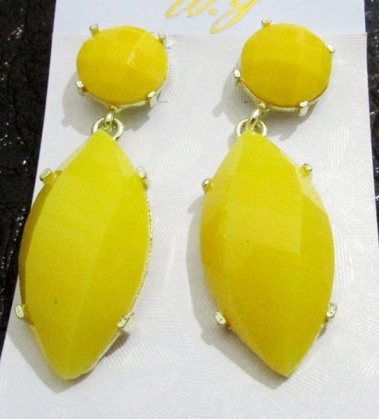 Brinco amarelo neon