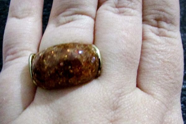 Anel marrom com dourado
