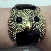 Pulseira coruja esmaltada, preta com dourado