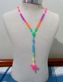 Colar terço de silicone colorida