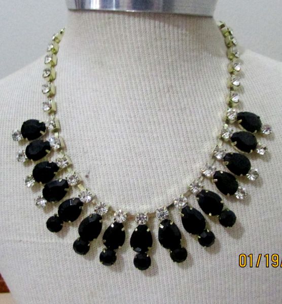Colar festa preto com strass