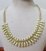 Colar com strass branco