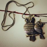 Colar corujas em dourado envelhecido