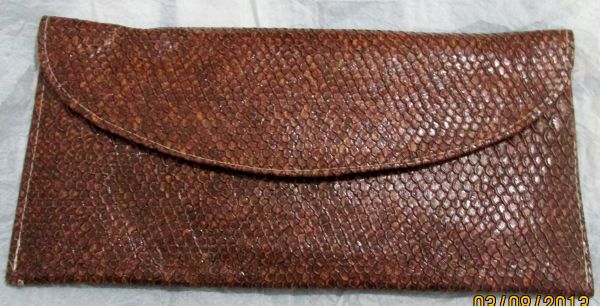 Bolsa carteira marrom, imitação de couro de cobra
