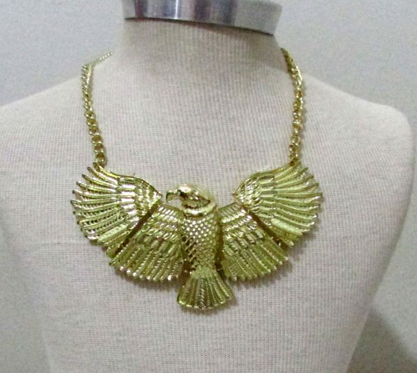 Colar águia, dourado