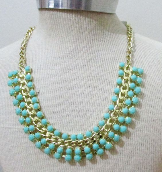 Colar com strass azul
