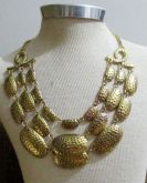 Colar placas dourado