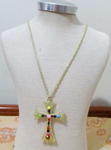 Crucifixo dourado com pedras coloridas