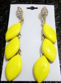 Maxi brinco dourado com amarelo neon