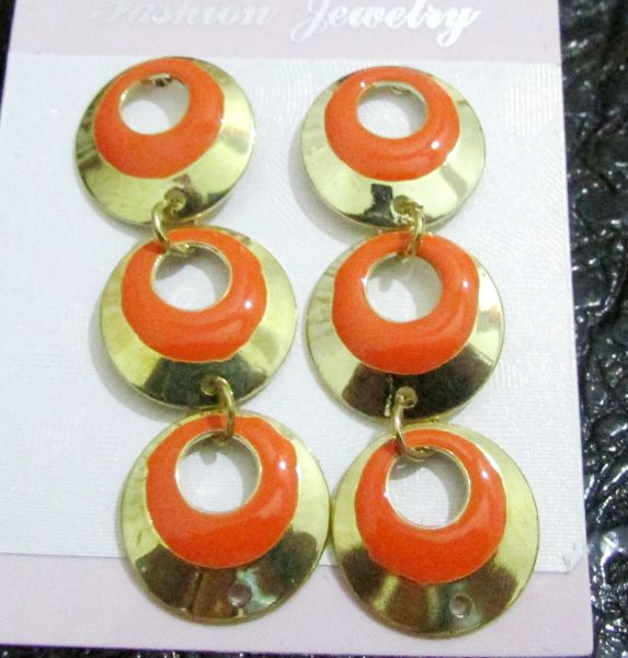 Brinco dourado com laranja