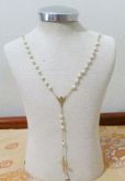 Colar terço dourado com pérolas
