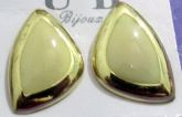 Brinco bege com dourado