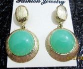 Brinco dourado com verde