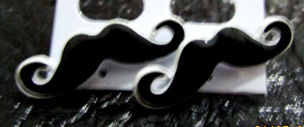 Brinco mustache