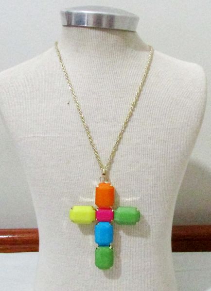 Crucifixo colorido