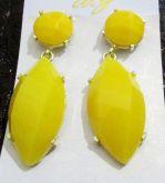 Brinco amarelo neon