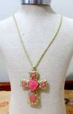 Crucifixo dourado com pedras rosas