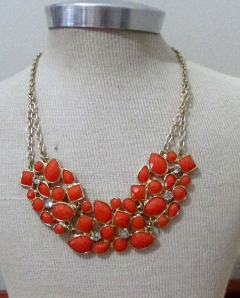 Colar florido laranja com strass