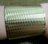 Bracelete dourado trabalhado