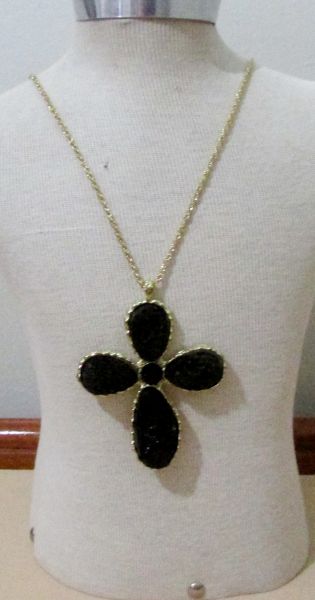 Crucifixo com pedras drusas pretas