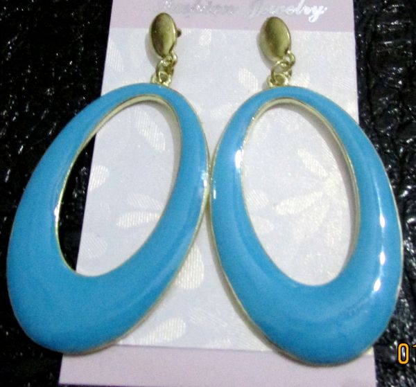 Brinco dourado com azul