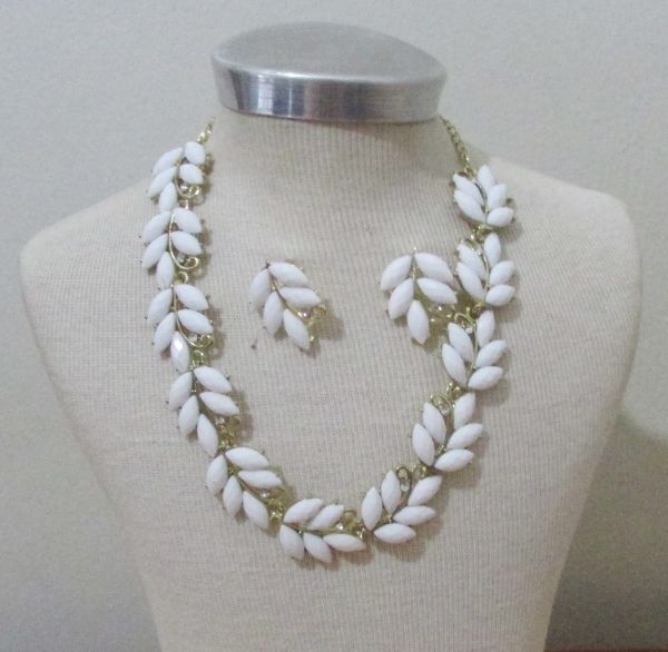 Conjunto folhas brancas