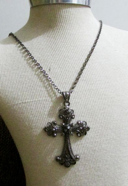 Crucifixo chumbo com strass