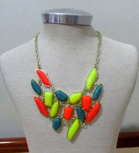 Colar colorido neon