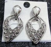 Brinco prateado com strass