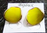 Brinco dourado com amarelo