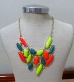 Colar colorido neon