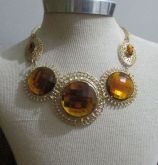 Colar dourado