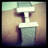 Pulseira de metal prateada
