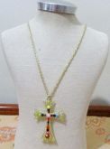 Crucifixo dourado com pedras coloridas