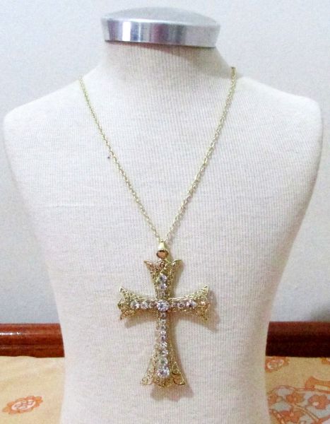 Crucifixo dourado com strass