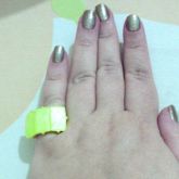 Anel amarelo neon